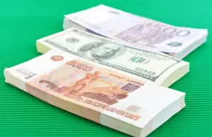 Сразу на два рубля. Эксперт Силаев объяснил, почему падают доллар и евро